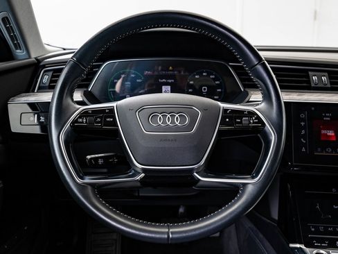Used 2021 Audi e-tron Prestige w/ Prestige Package image 42