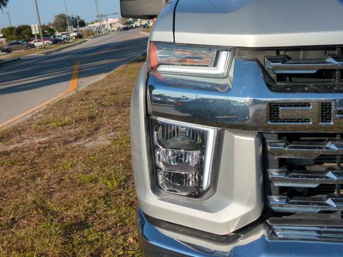 Used 2022 Chevrolet Silverado 2500 LTZ w/ LTZ Premium Package image 9