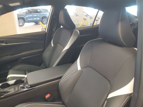 Used 2025 Toyota Camry SE image 16