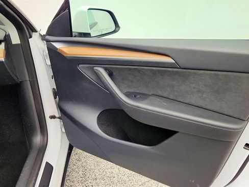 Used 2023 Tesla Model Y Performance image 29