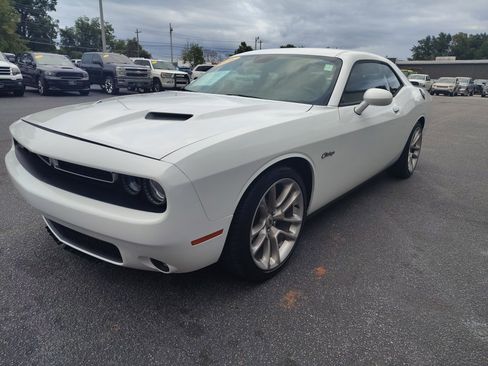 Used 2016 Dodge Challenger SXT Plus image 4