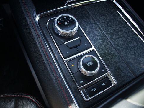 Used 2024 Ford Expedition Limited image 13