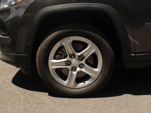 Used 2024 Jeep Compass Latitude AWD/4WD image 11