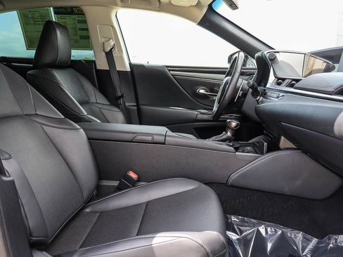 Used 2019 Lexus ES 350 w/ Accessory Package 2 FWD image 17