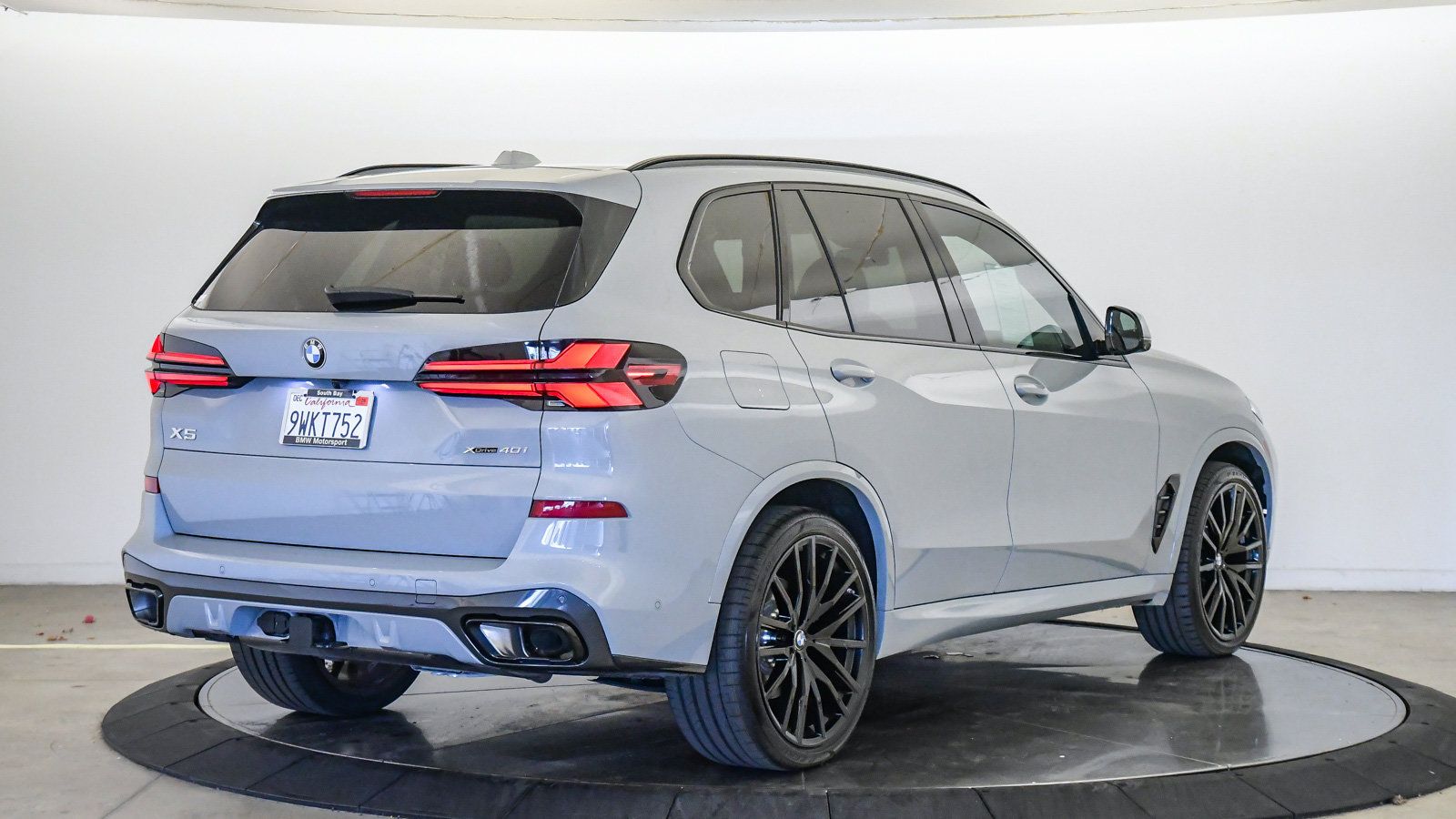 Used 2026 BMW X5 xDrive40i w/ M Sport Package AWD/4WD image 5