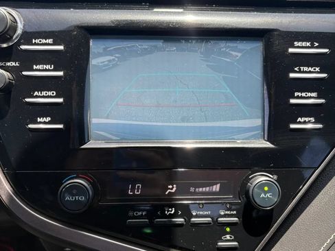 Used 2019 Toyota Camry SE FWD image 14