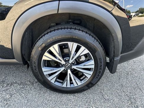 Certified 2022 Nissan Rogue SV w/ SV Premium Package image 11