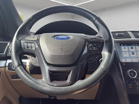 Used 2017 Ford Explorer XLT w/ Equipment Group 202A image 10