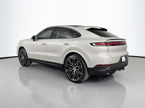 Certified 2026 Porsche Cayenne Coupe AWD/4WD image 3