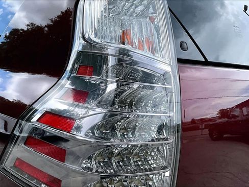 Used 2020 Lexus GX 460 Premium w/ Premium Package AWD/4WD image 29