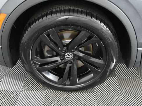 Used 2023 Volkswagen Tiguan SE R-Line image 29