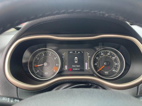 Used 2015 Jeep Cherokee Latitude AWD/4WD image 17