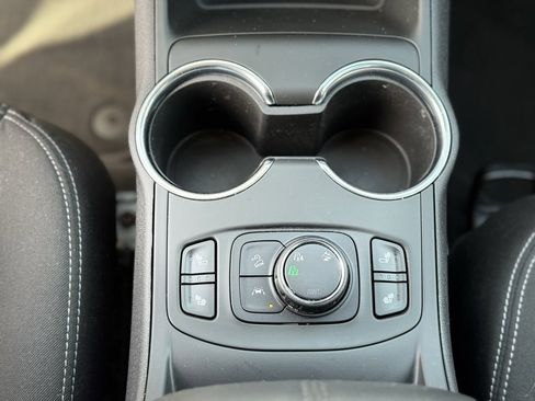 Used 2022 GMC Terrain SLE w/ Driver Convenience Package image 18