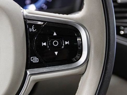 Used 2023 Volvo XC90 B6 Ultimate w/ Protection Package Premier image 9