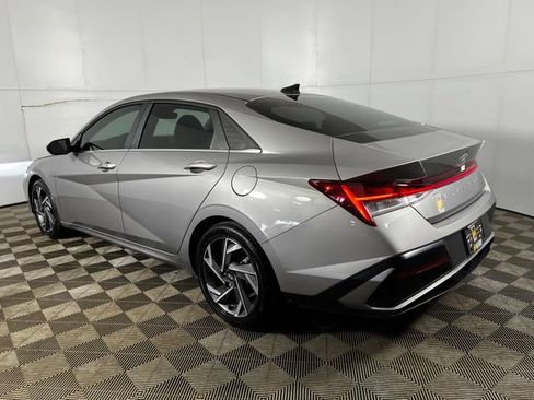 Used 2025 Hyundai Elantra SEL FWD image 3