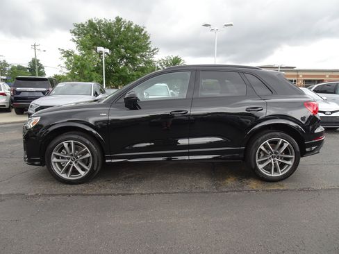 Certified 2025 Audi Q3 2.0T Premium w/ Convenience Package AWD/4WD image 2