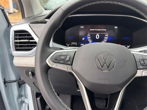 New 2026 Volkswagen Taos SE image 18
