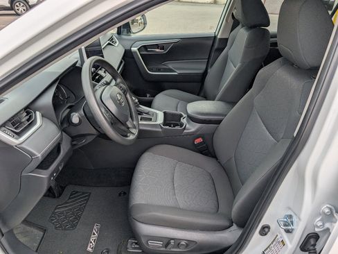 Used 2025 Toyota RAV4 XLE image 2