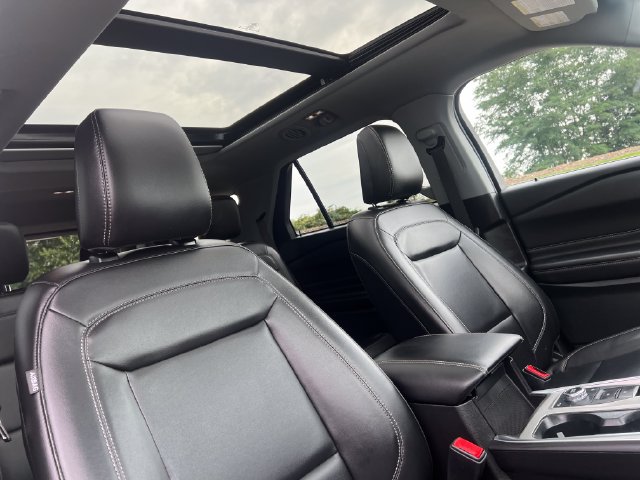 Used 2023 Ford Explorer XLT w/ Equipment Group 202A AWD/4WD image 37