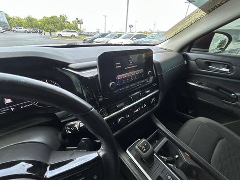 Certified 2022 Nissan Pathfinder SV FWD image 12