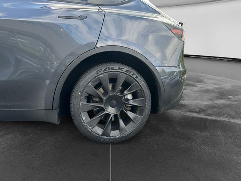 Used 2022 Tesla Model Y Long Range AWD/4WD image 20