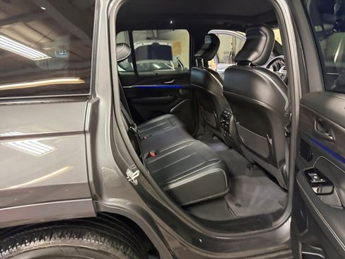 Used 2022 Jeep Grand Cherokee Overland w/ Luxury Tech Group IV AWD/4WD image 33