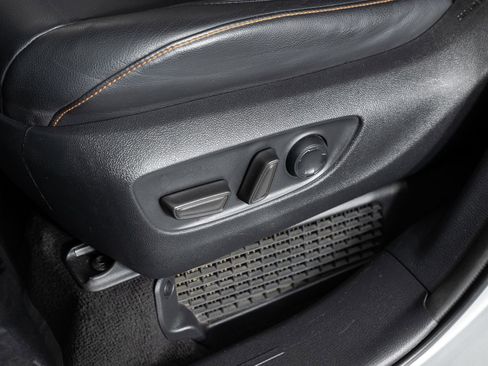 Used 2022 Toyota Sienna XSE image 17