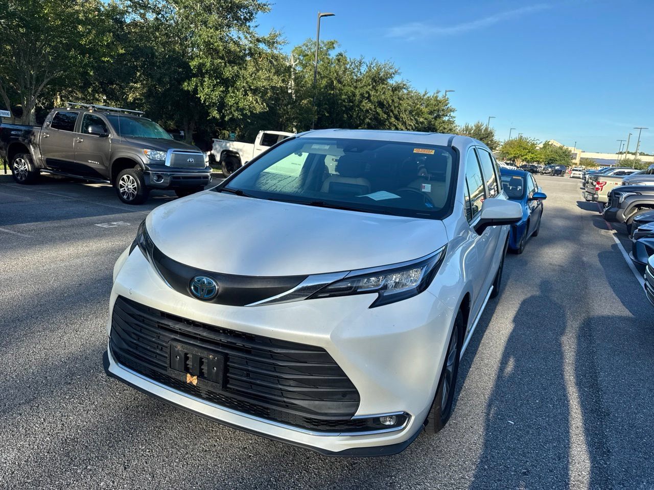 Used 2021 Toyota Sienna XLE AWD/4WD image 1