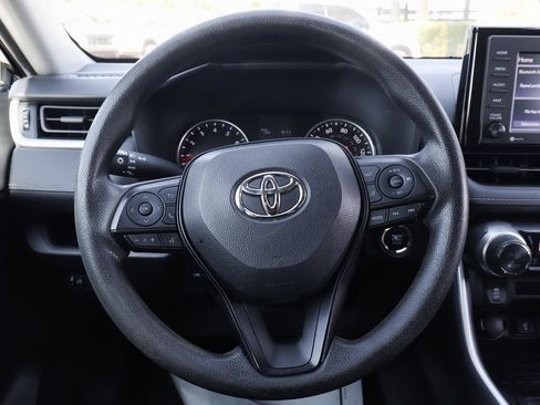 Used 2022 Toyota RAV4 XLE image 17