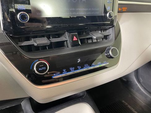 Used 2020 Toyota Corolla LE image 8
