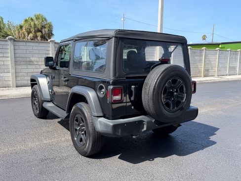 Used 2020 Jeep Wrangler Sport AWD/4WD image 5