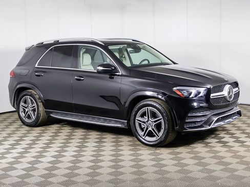 Used 2023 Mercedes-Benz GLE 450 4MATIC w/ AMG Line Exterior image 2