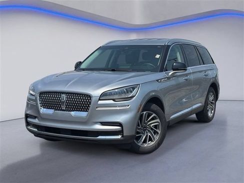 Used 2023 Lincoln Aviator AWD image 2