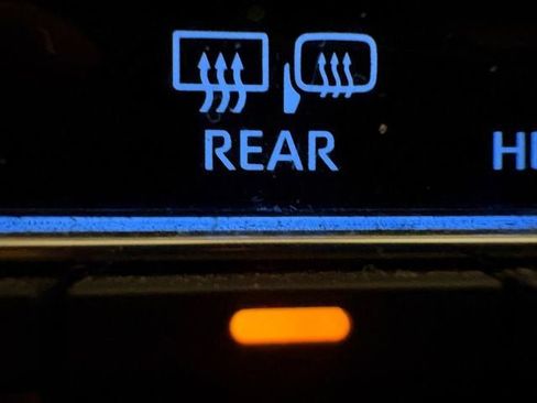 Certified 2022 Toyota Venza XLE image 7