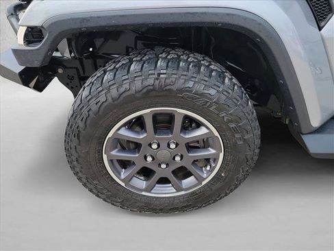 Used 2020 Jeep Gladiator Overland image 9