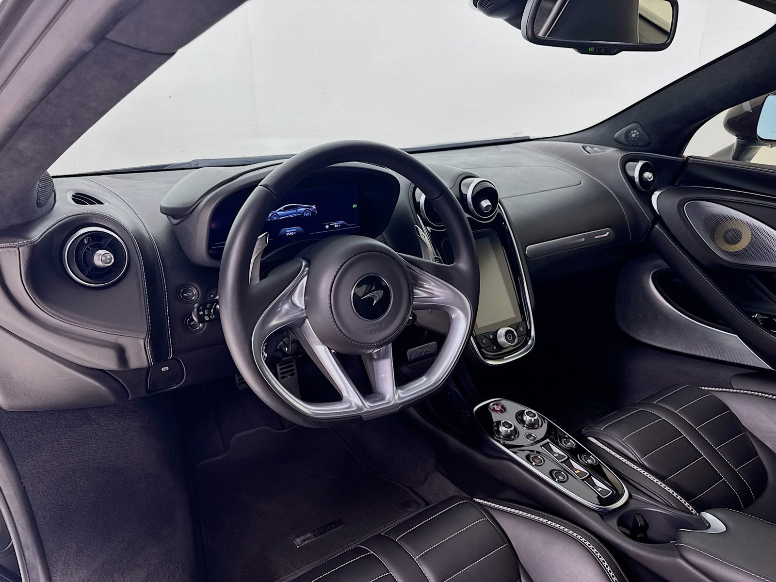 Used 2025 McLaren GTS RWD image 11