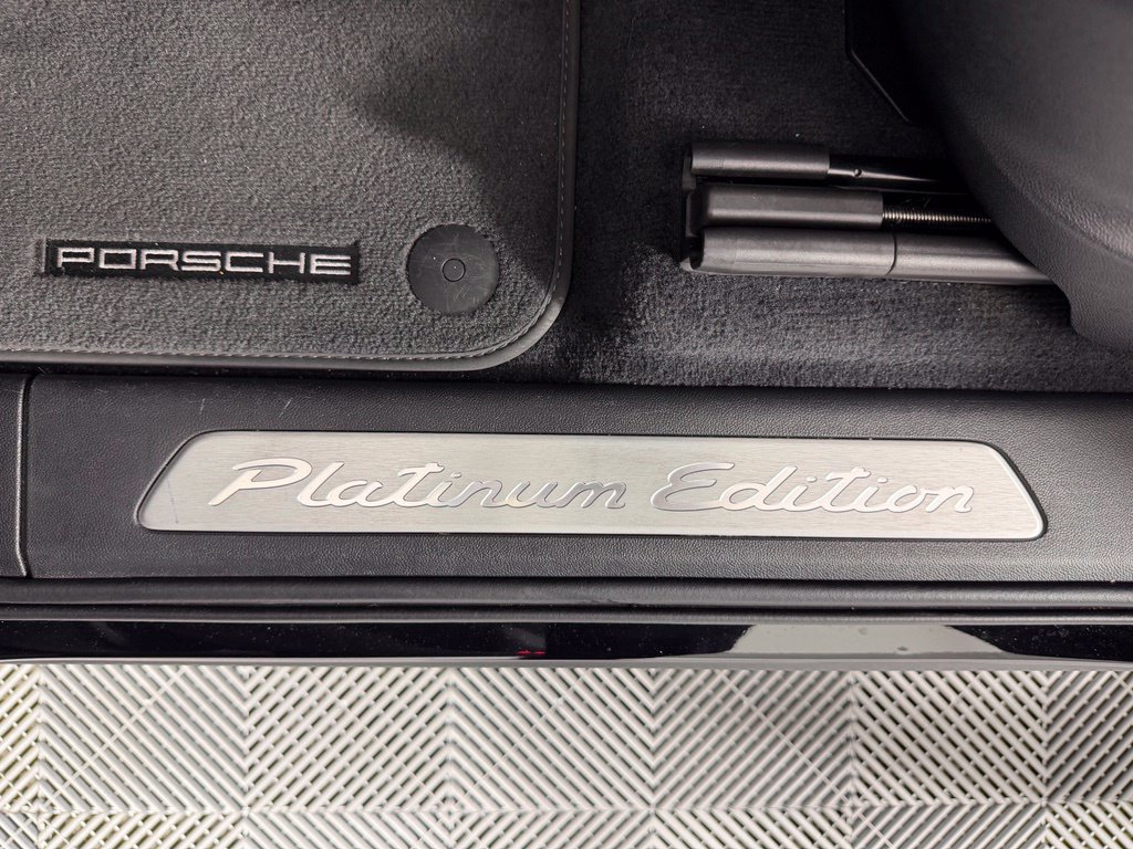 Certified 2022 Porsche Cayenne E-Hybrid AWD/4WD image 22