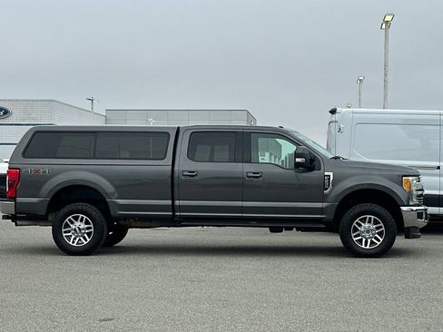 Used 2017 Ford F250 Lariat w/ Lariat Value Package AWD/4WD image 3