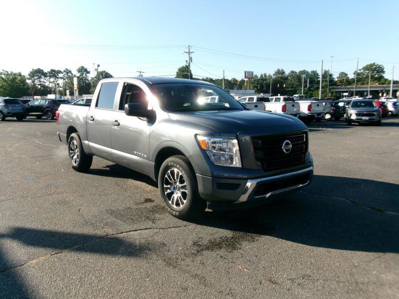 Used 2022 Nissan Titan SV RWD image 4