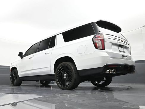Used 2021 Chevrolet Suburban High Country w/ Premium Package 2 AWD/4WD image 22
