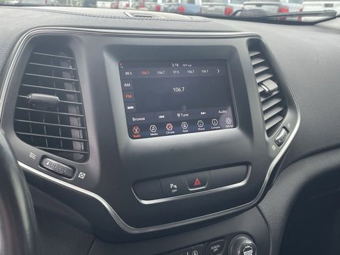 Used 2020 Jeep Cherokee Latitude Plus image 14