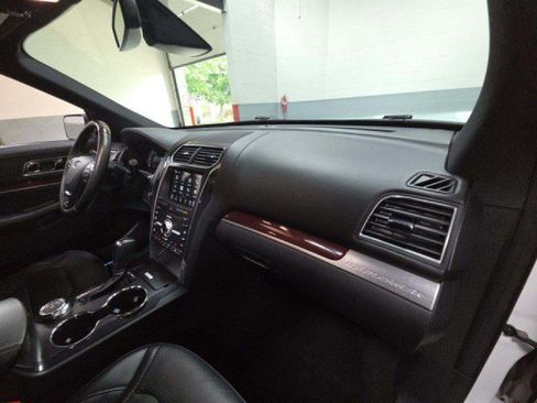 Used 2019 Ford Explorer Platinum AWD/4WD image 10