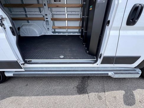 Used 2025 RAM ProMaster 2500 w/ U-Haul Equipment Group FWD image 11