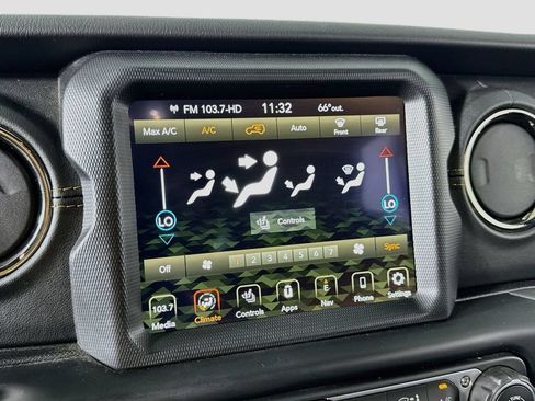 Used 2023 Jeep Wrangler Unlimited Sahara AWD/4WD image 27