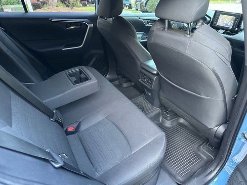 Used 2022 Toyota RAV4 SE image 20