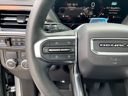 Used 2025 GMC Yukon XL Denali w/ Denali Reserve Package RWD image 23