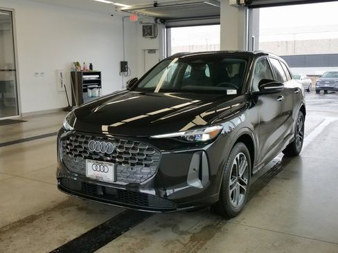 New 2025 Audi Q5 Prestige image 3