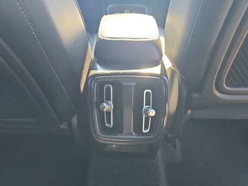 Used 2023 Volvo XC40 B4 Ultimate FWD image 18