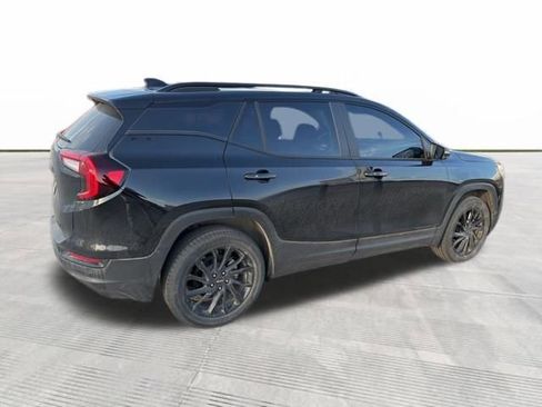 Used 2023 GMC Terrain SLE w/ Driver Convenience Package image 3