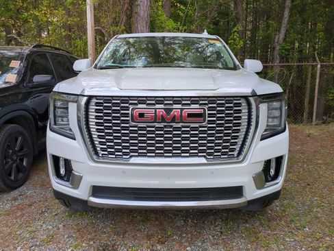Used 2023 GMC Yukon Denali image 3